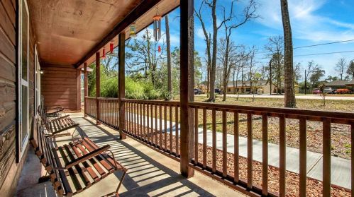 1100 Chateau Woods Parkway Dr, Conroe TX  77385-9773 exterior