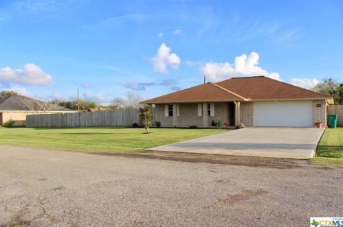 101 Pintail Dr, Victoria, TX 77905-3827