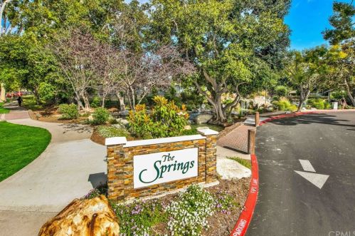 279 Streamwood, Irvine CA  92620-1944 exterior