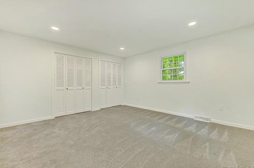 1090 Avery St, Wapping CT  06074-2301 exterior