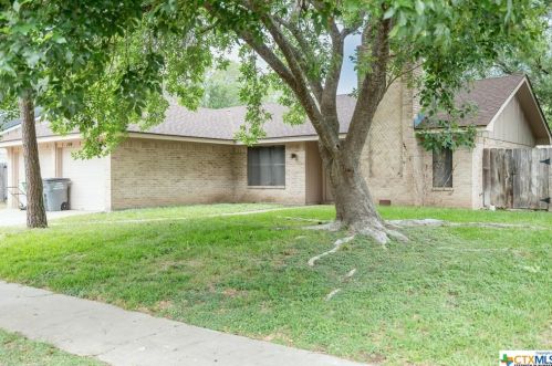106 Navajo Dr, Victoria, TX 77904-3769