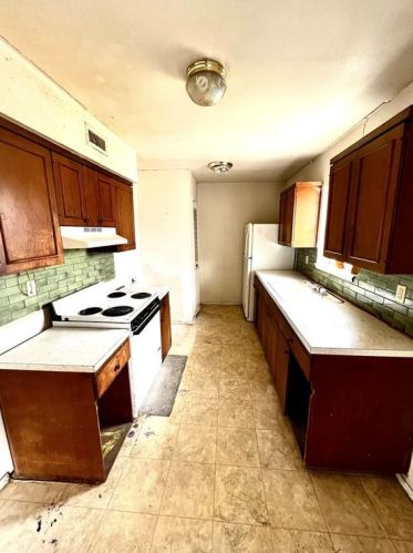 3909 Commonwealth Dr, Garland, TX 75043-2427