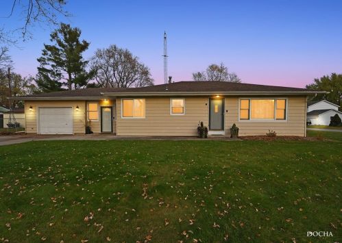 819 Hawthorne St, Rollo, IL 60518-8020