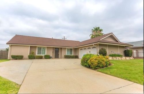 841 Inverness Ave, Glendora, CA 91740-4630