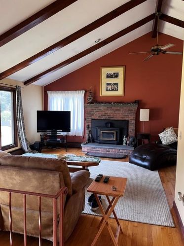 144 Colonial Ave, Tiverton, RI 02878-1838