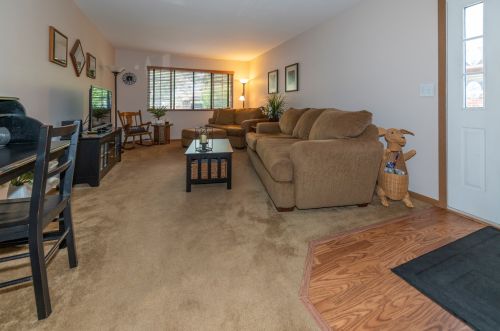 172 Paramount Dr, Wood Dale, IL 60191-1969