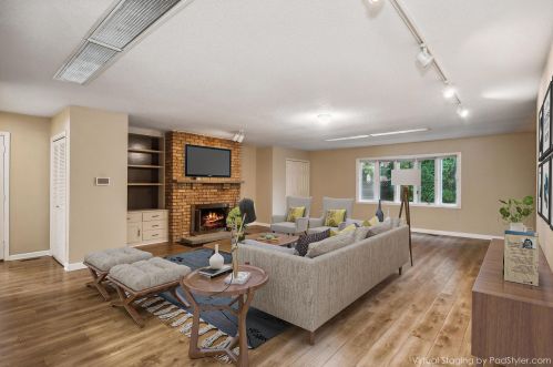 38177 De Woody Rd, Waukegan, IL 60087-1557