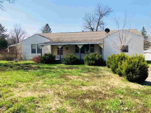 621 A St, Herington, KS 67449-3055
