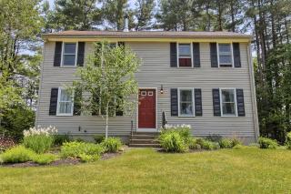 3 Towne Dr, Derry, NH 03038-4207