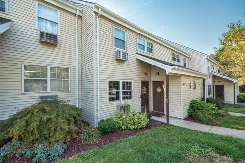 1261 Washington St, Middletown CT  06457-2925 exterior