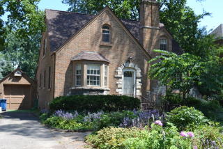 255 Chandler Ave, Elmhurst, IL 60126-3511