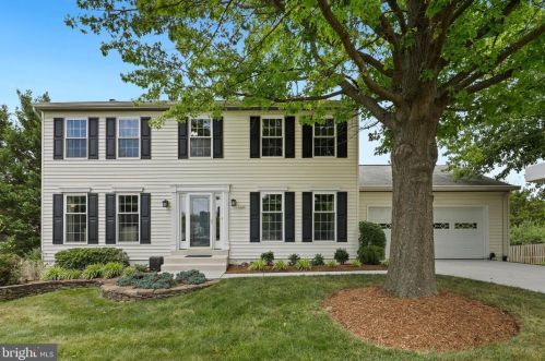 12225 Parkstream Ter, Herndon, VA 20170-2511