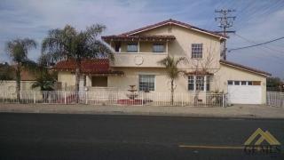 809 14th Ave, Delano, CA 93215-1702