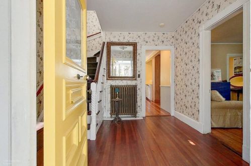 2 Ashurst Pl, Middletown, RI 02840-2619
