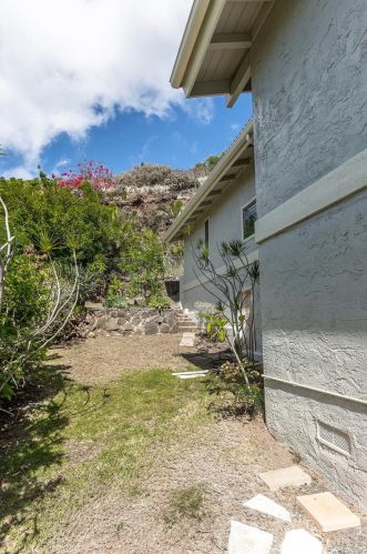 1008 Kaluanui Rd, Honolulu HI  96825-1323 exterior