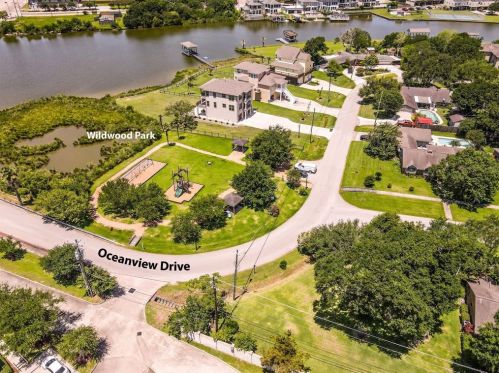 2006 Willowwisp, Taylor Lake Village TX  77586-3311 exterior