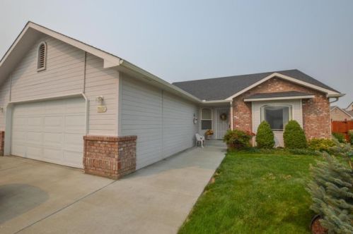7803 Olmstead Ct, Yakima, WA 98908-8938