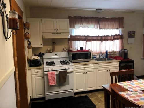 8 North Ave, Derby, CT 06418-1619