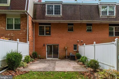 21 Featherbed Ct, Trenton NJ 08648-2004 exterior