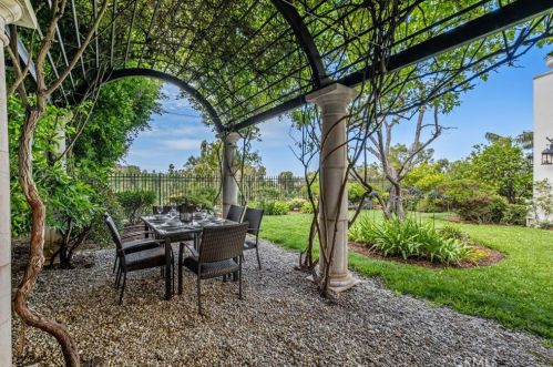 1 Charlotte, Irvine CA  92603-3448 exterior