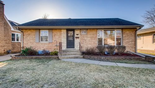 828 Walnut Ave, Arlington Hts, IL 60004-5445