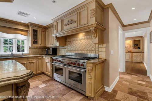 23 Oxford Dr, Tinton Falls NJ 07712-3265 exterior