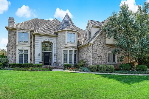 102 Ambriance Dr, Willowbrook IL  60527-0801 exterior