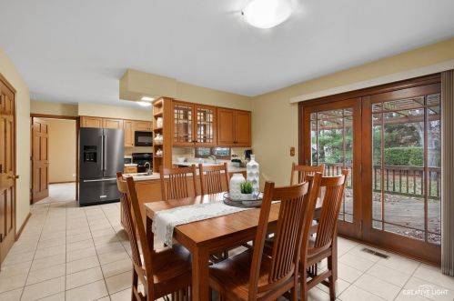 1713 Harris Ln, Naperville, IL 60565-2752