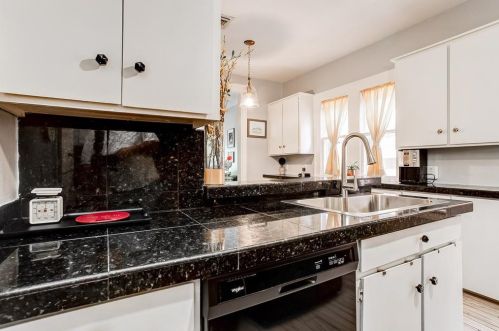 2208 Hillcrest St, Fort Worth TX  76107-4300 exterior