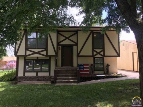 901 School St, Auburn, KS 66402-9485