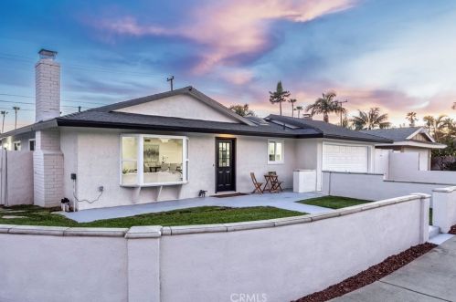 8212 Munster Dr, Huntington Beach CA  92646-5025 exterior