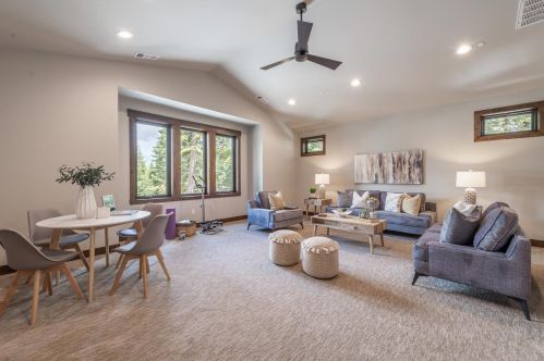13671 Pathway Ave, Truckee CA  96161-6225 exterior