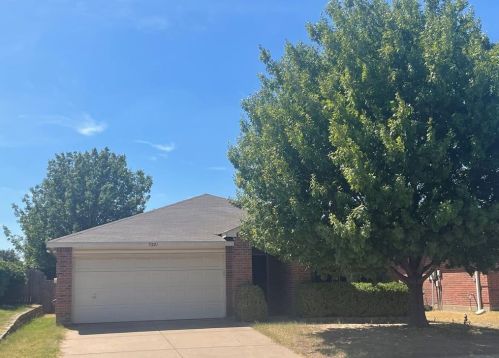 5221 Prestwick Dr, Fort Worth TX  76135-1424 exterior