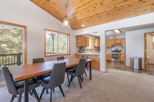 10655 Snowshoe Cir, Truckee CA  96161-2007 exterior