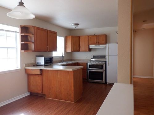 5400 Downs Dr, Austin TX  78721-2208 exterior