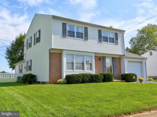 1669 Glenn Rd, Lancaster, PA 17601-5620