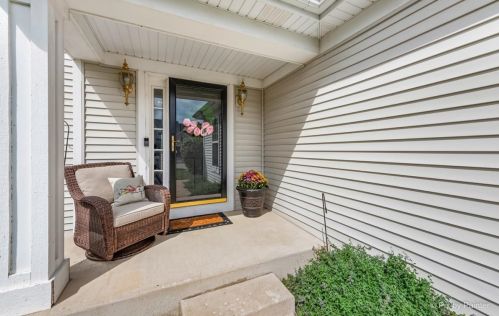 2549 Hartfield Dr, Boulder Hill, IL 60538-4047