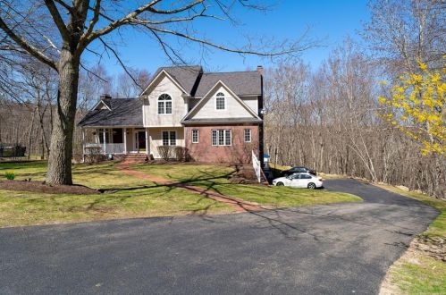 180 Shady Hill Dr, Warwick, RI 02818-1404