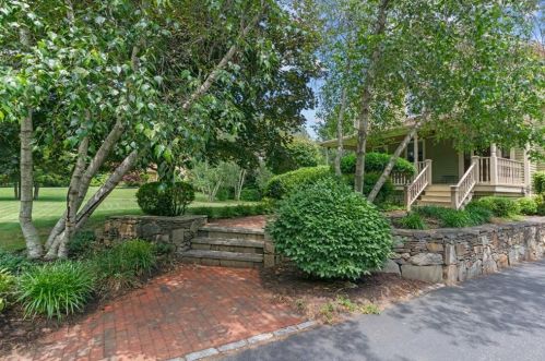 70 Fletcher Rd, North Kingstown, RI 02852-1603