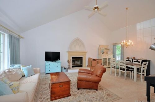 6 Indian Hill Rd, Upper Stepney CT  06468-2861 exterior