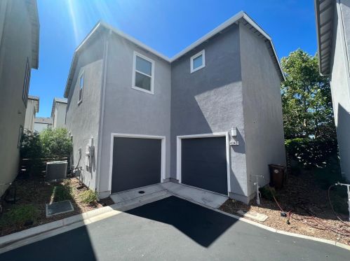 4242 Ocean Ln, Elk Grove, CA 95757