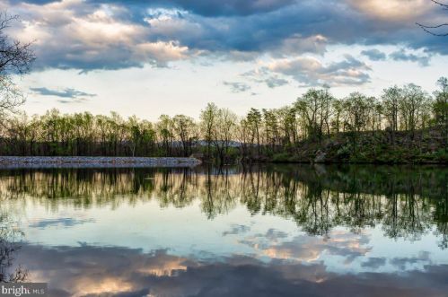 365 Prado Way, Berkeley Springs WV  25411-3264 exterior