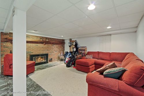 278 Edgebrook Rd, Trenton NJ 08691-3732 exterior