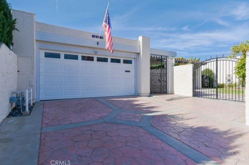 16819 Woodridge Cir, Santa Ana, CA 92708-2916