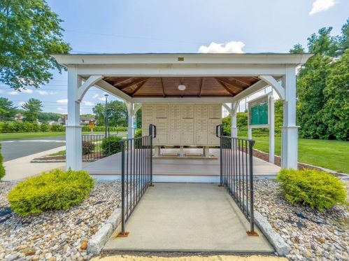 404 Sand Stone Dr, Wapping CT  06074-2867 exterior