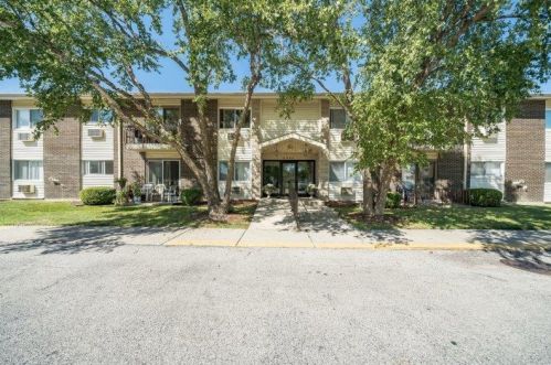 8940 David Pl, Des Plaines, IL 60016-4085
