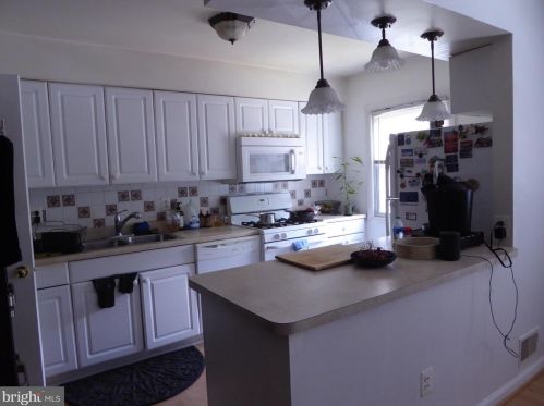 3435 Braddock Dr, Woodbridge, VA 22193-1511