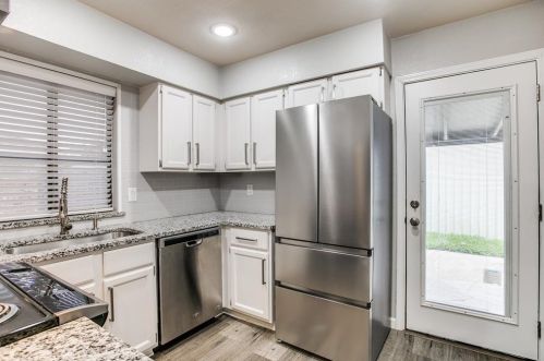 5725 Cancun Dr, Fort Worth TX  exterior