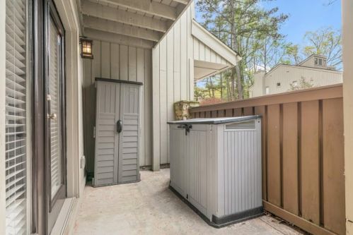 1285 Druid Knoll Dr, Atlanta GA  30319-4146 exterior