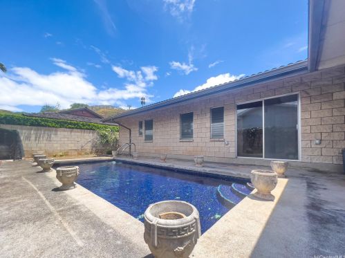 1579 Ala Noni Pl, Honolulu HI  96818-1536 exterior